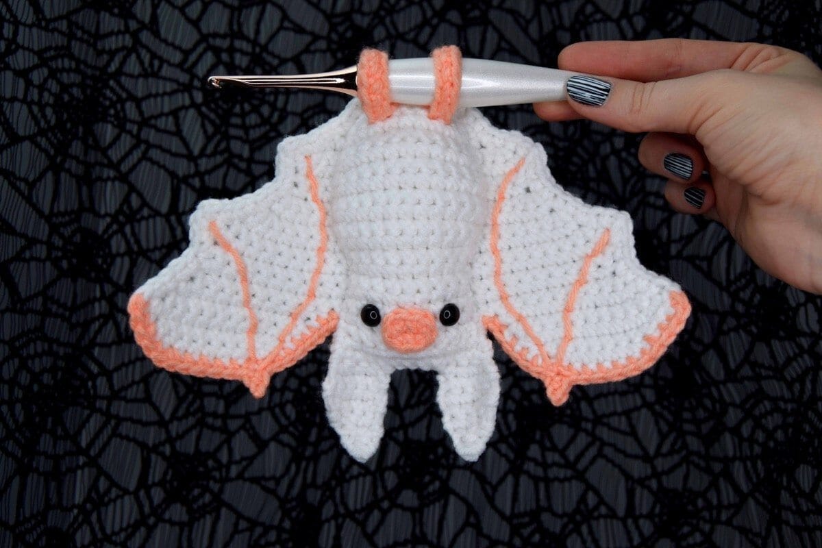 Free Crochet Pattern: Halloween Amigurumi- Batty Batty Bats