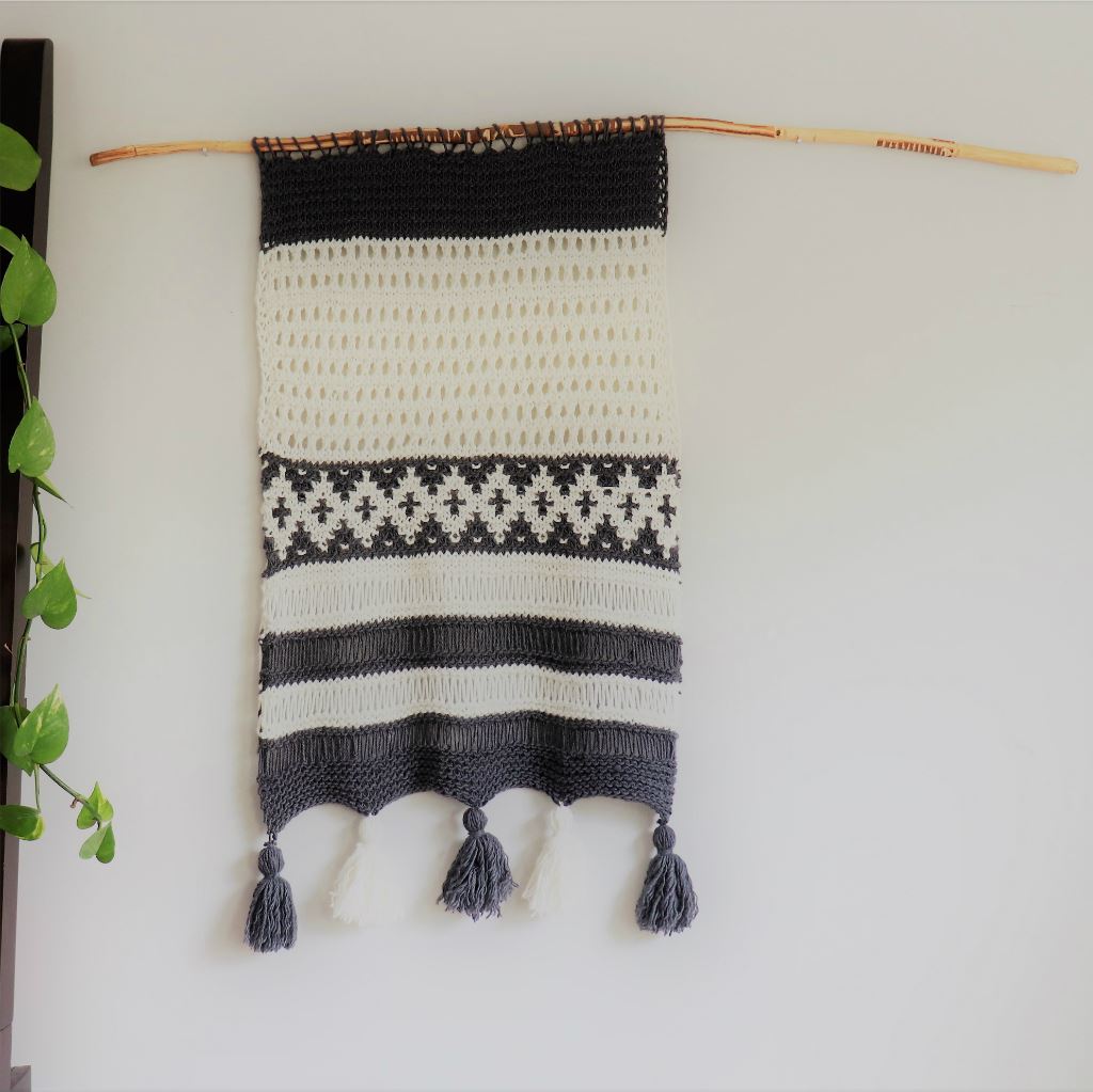 Free Knit Wall Hanging Pattern -  Laomai Knit Tapestry