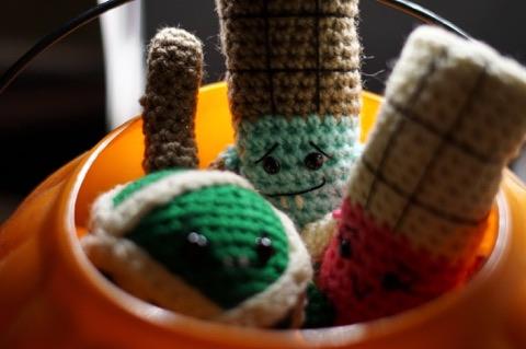 October Amigurumi Sweet and Scary Treats CAL - Part 1 Supply List, Giveaway and Mummy Apple