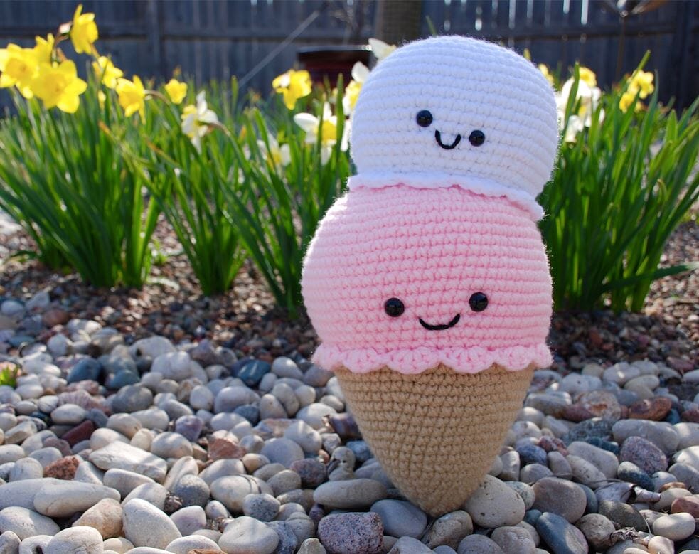 Free Crochet Pattern: Huggable Ice Cream Cone Amigurumi Duo