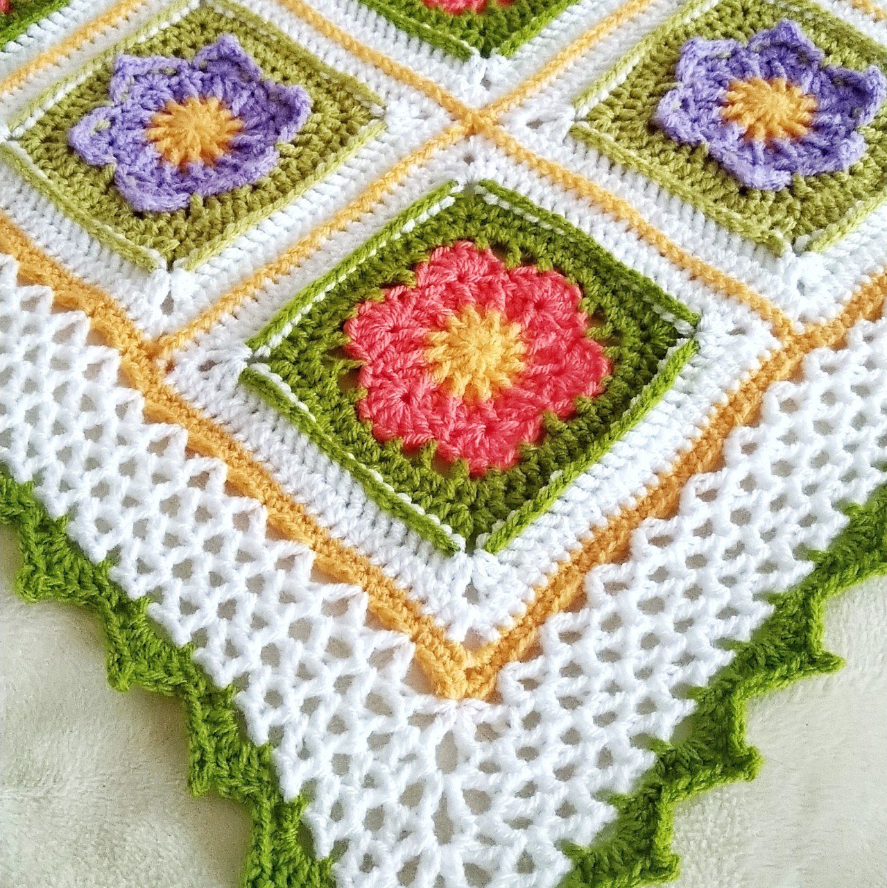 Free Crochet Blanket Pattern - April Flowers Baby Blanket