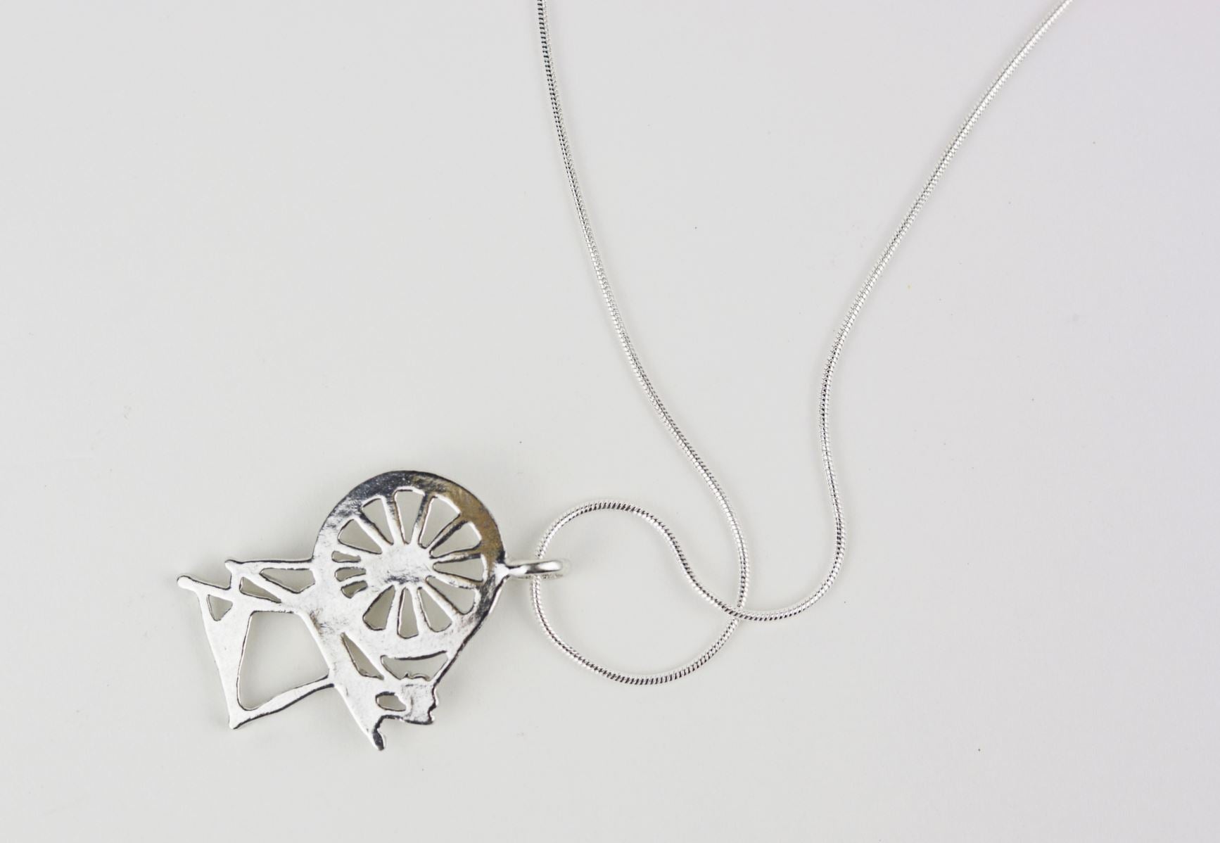 Silver Alloy Spinning Wheel Pendant Jewelry Furls 